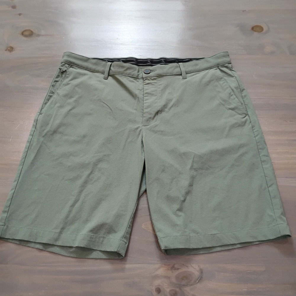 Tommy Bahama Performance Golf Shorts Men's 36 Olive Active Waist Zip Pocket